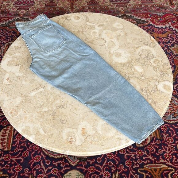 Old Navy Extra High Wait Balloon Leg Jeans - Picture 4 of 10